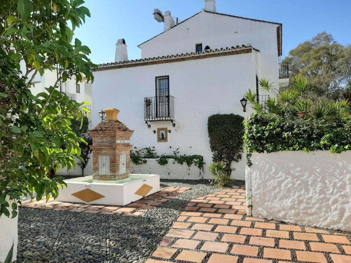 Benamara Gardens, With Pool, 100m From Near Marbella & Appartement